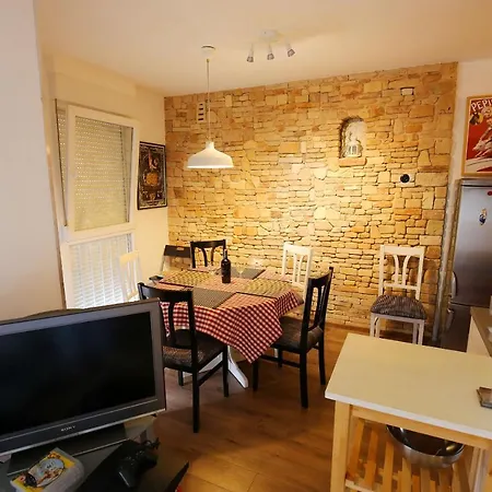 The Brickwall Place Apartman *