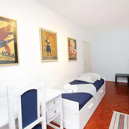The Brickwall Place Apartman *