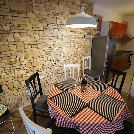 Apartman The Brickwall Place *